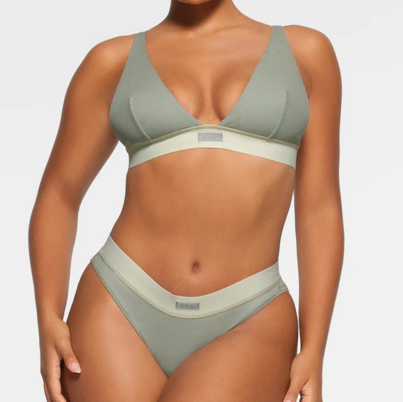 SKIMS Cream and Tan Bra - Picture 3 of 4